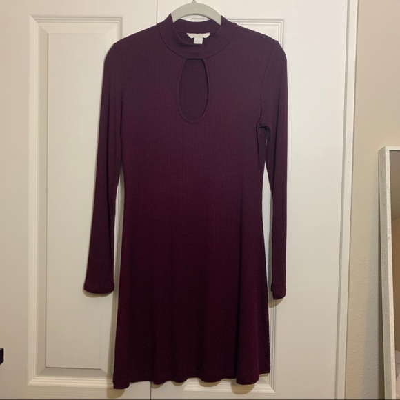 Burgundy Long Sleeve Keyhole Dress - Picture 2 of 4